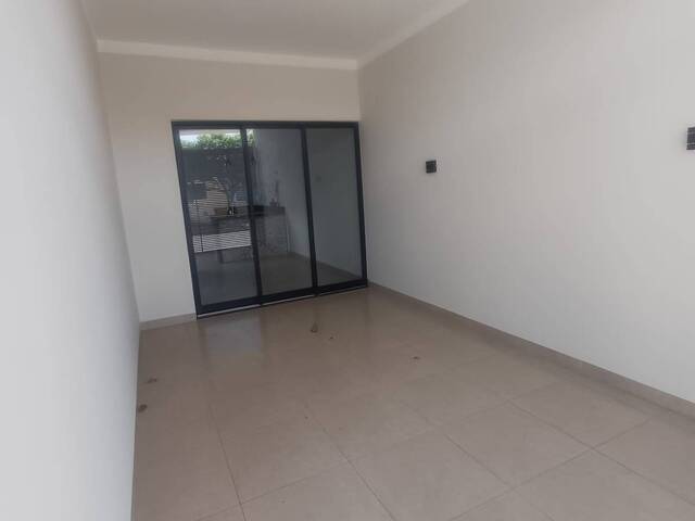 #2645 - Casa para Locação em Dracena - SP - 2